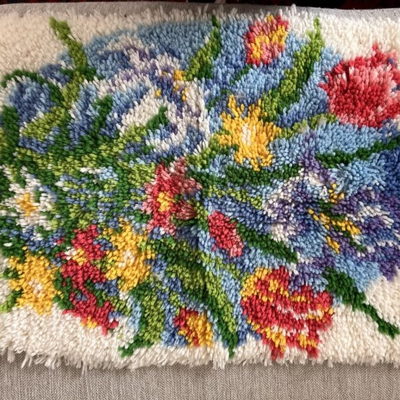 Floral Latch Hook Rug - Mat Size - Picture 1 of 9